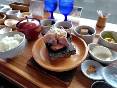 ちょうつがいでランチ