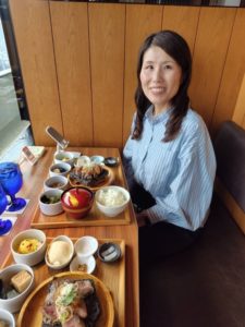 ちょうつがいでランチ